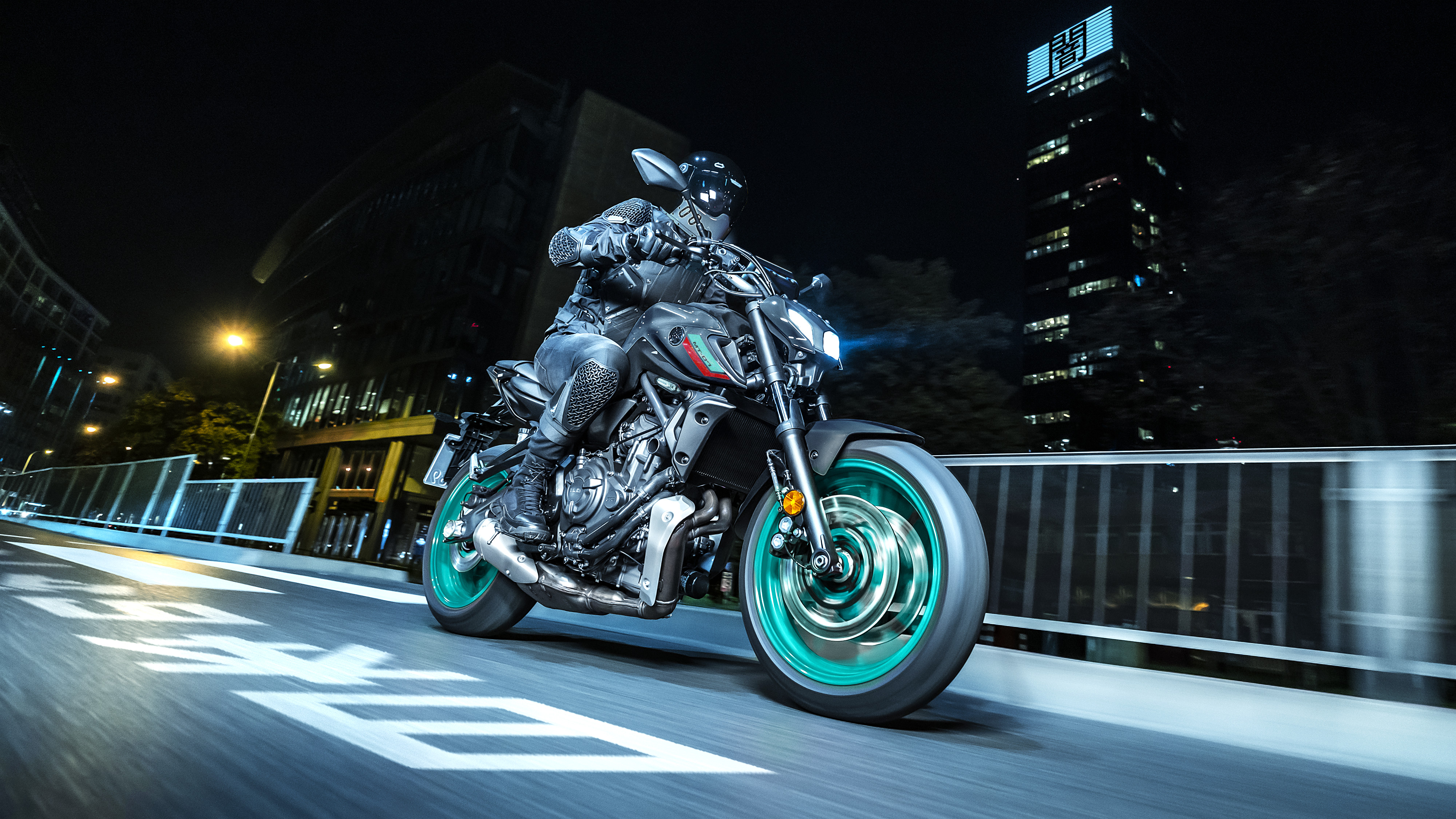 ZNAJDŹ SWOJĄ CIEMNĄ STRONĘ! YAMAHA MT-07 Z AKCESORIAMI W PREZENCIE